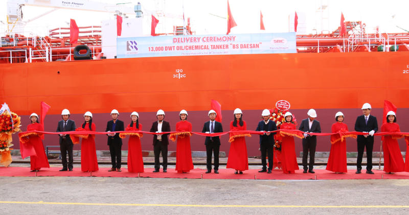 Công ty Đóng tàu Phà Rừng bàn giao tàu dầu/hóa chất số 3 “BS DAESAN” và đặt ky tàu số 7 trọng tải 13.000 tấn xuất khẩu sang Hàn Quốc
