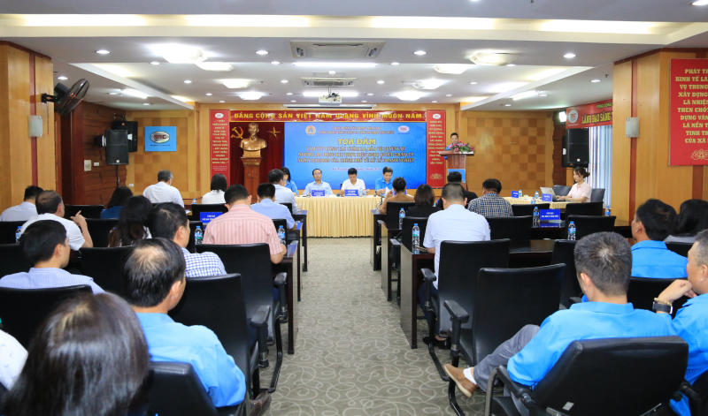 “Làm tốt công tác chăm lo, bảo vệ quyền lợi người lao động khi thực hiện Nghị quyết 220/NQ-CP”